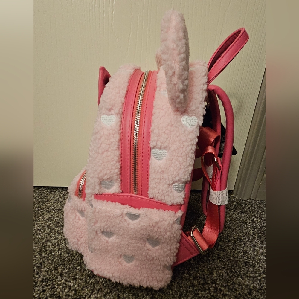 NWT Minnie Mouse Exclusive Hearts Strawberry Scented Sherpa Mini Backpack - Picture 6 of 6